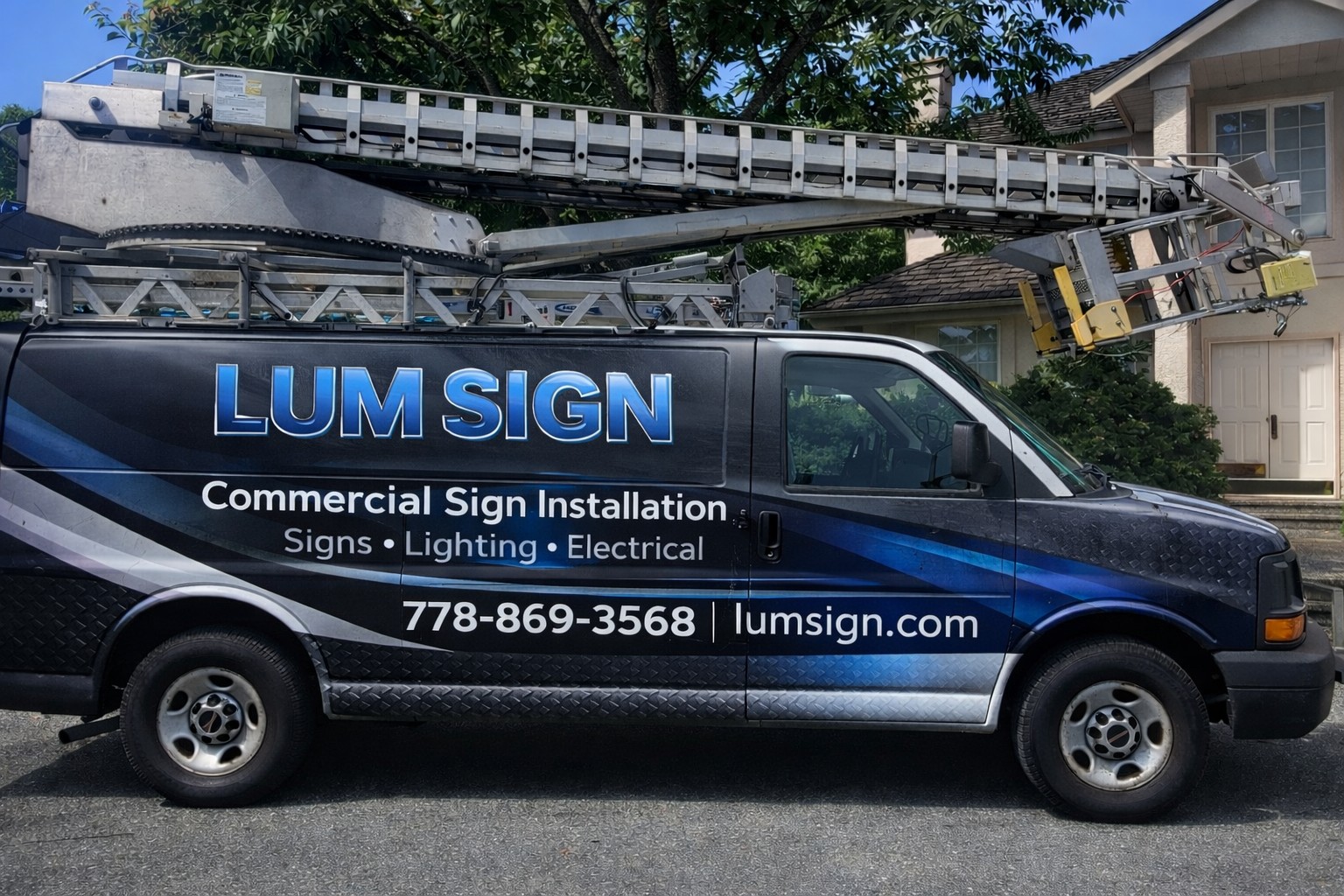 Professional Van Ladder for Channel Letter Installation
